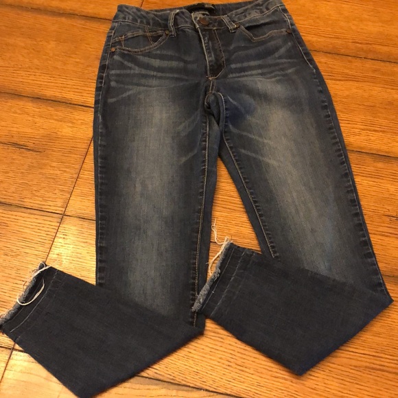 1822 Frayed Straight Leg Stretch Size 6 Jeans 5 pocket Casual Date Night Game - Picture 16 of 16